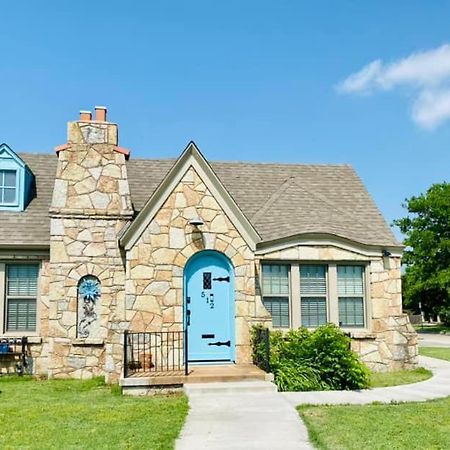 1 Mile To Fort Sill! The Carolebelle Cottage Sleeps 8 With Hottub,Grills,Firepit Lawton Exterior foto