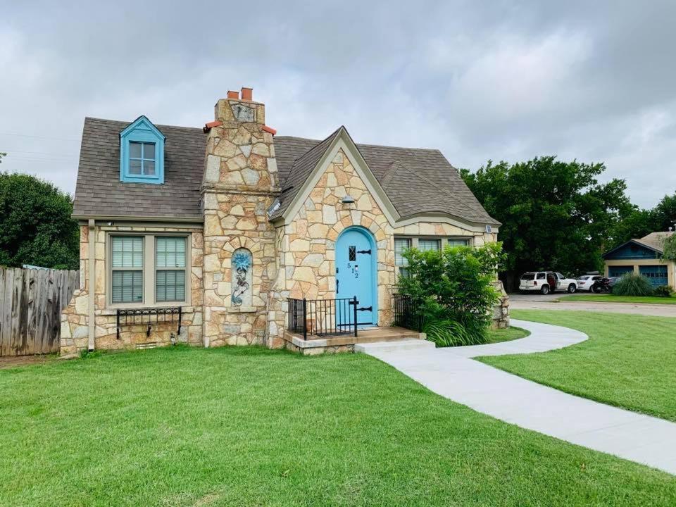 1 Mile To Fort Sill! The Carolebelle Cottage Sleeps 8 With Hottub,Grills,Firepit Lawton Exterior foto