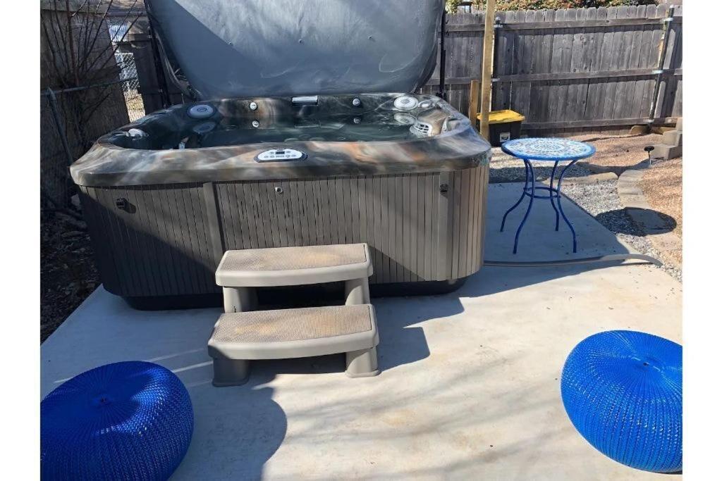 1 Mile To Fort Sill! The Carolebelle Cottage Sleeps 8 With Hottub,Grills,Firepit Lawton Exterior foto