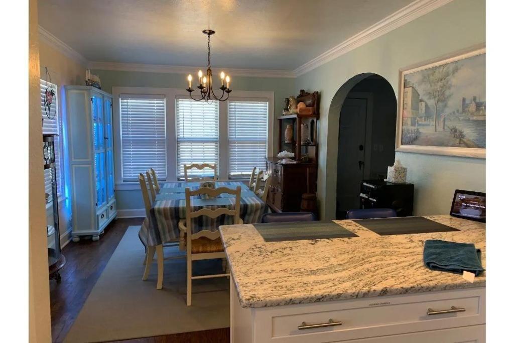 1 Mile To Fort Sill! The Carolebelle Cottage Sleeps 8 With Hottub,Grills,Firepit Lawton Exterior foto