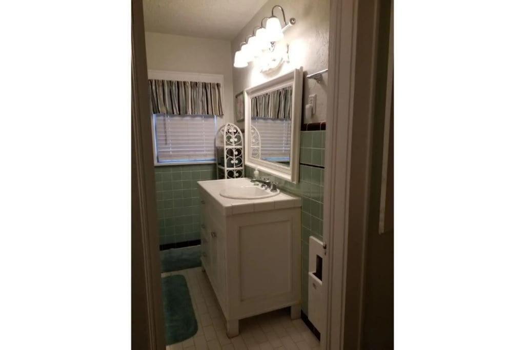 1 Mile To Fort Sill! The Carolebelle Cottage Sleeps 8 With Hottub,Grills,Firepit Lawton Exterior foto
